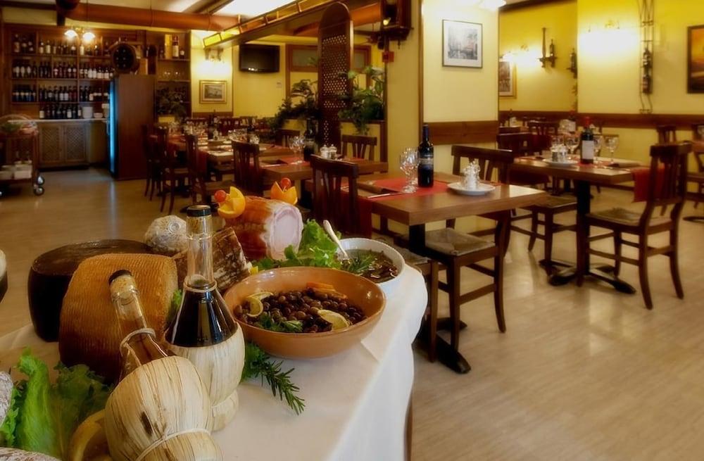 Hotel Ristorante Tre Leoni Somma Lombardo Exterior photo