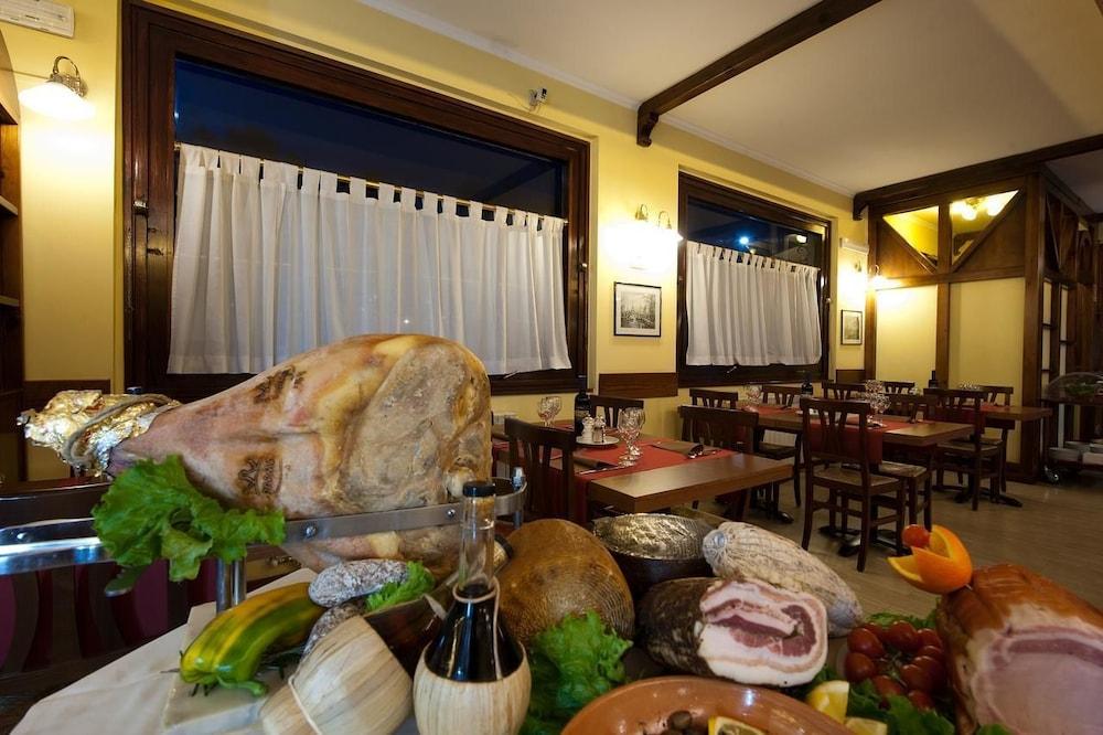 Hotel Ristorante Tre Leoni Somma Lombardo Exterior photo