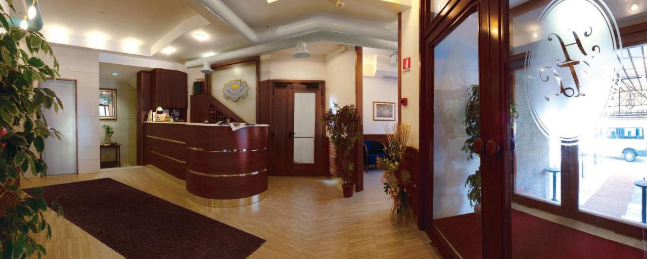 Hotel Ristorante Tre Leoni Somma Lombardo Exterior photo