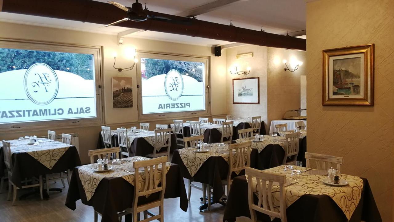 Hotel Ristorante Tre Leoni Somma Lombardo Exterior photo